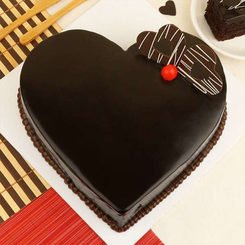 Chocolate Heart Shape Cake - 500 GM