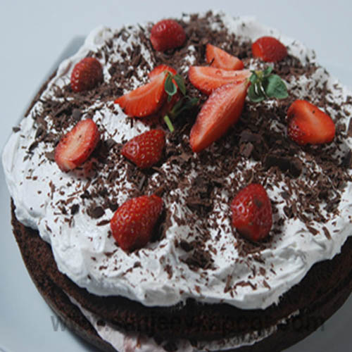 Choco Cream Strawberry Cake Half Kg